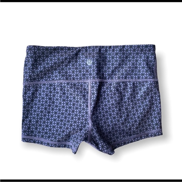 Lululemon boogie shorts pocket great for running swimming lounge ass like NEW - Picture 3 of 9